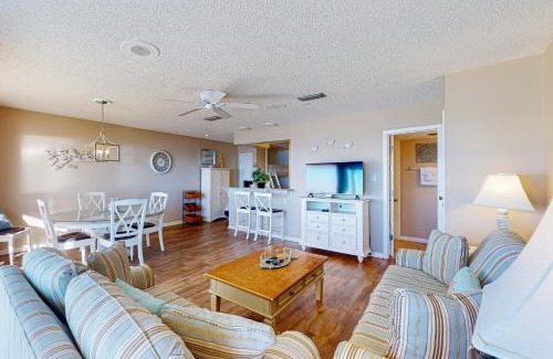Fort Bay Apartment | Latitude 29 #9