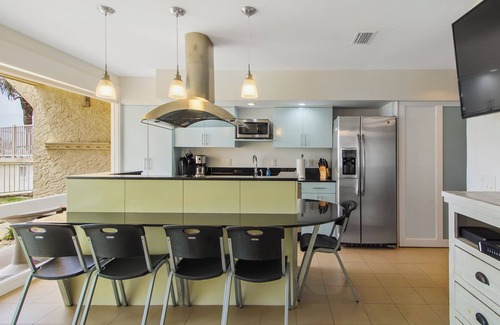 Fort Bay Condo | Latitude 3 - Spectacular oceanfront views!2BD/2BA. Sleeps 6