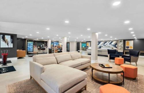 Tinton Falls Hotel | Latitude Suites Tinton Falls Eatontown - BW Premier Collection