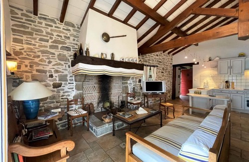 Iholdy House | LAU Haitzak - Iholdy