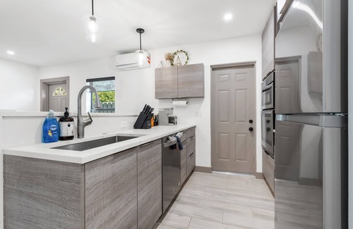 Lake Ridge House | Lauderdale 1 Bedroom Lux by Opus