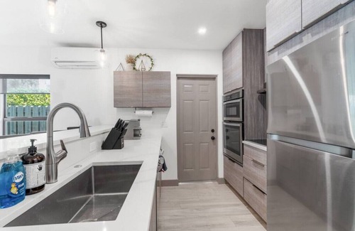 Lake Ridge Apartment | Lauderdale Modern 1 Bedroom 1 Bathroom with Private Backyard