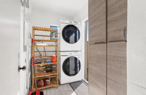 Lake Ridge Apartment | Lauderdale Modern 1 Bedroom 1 Bathroom with Private Backyard