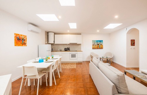Madalena Apartment | LAUGH OFTEN ☀ Beach Guest Home with Pool