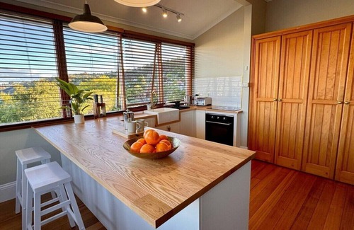 West Launceston House | Launceston Home Fire Pit BBQ & Spa Perfect Getaway