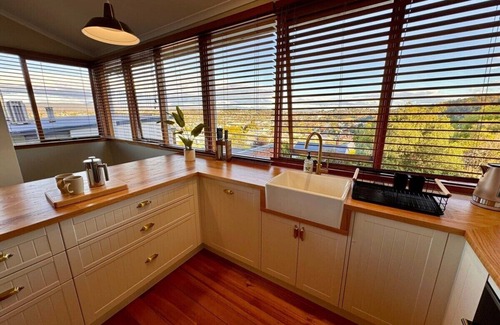 West Launceston House | Launceston Home Fire Pit BBQ & Spa Perfect Getaway