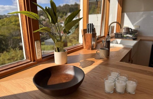 West Launceston House | Launceston Home Fire Pit BBQ & Spa Perfect Getaway