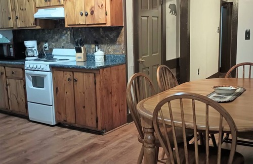 Plymouth Apartment | Launch your next adventure from here: plenty of beds, plenty of parking, plenty of fun