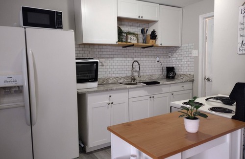 Titusville Apartment | Launching New 2 Bedroom Suites With Family Downtown Wifi Kitchen Full Bathroom