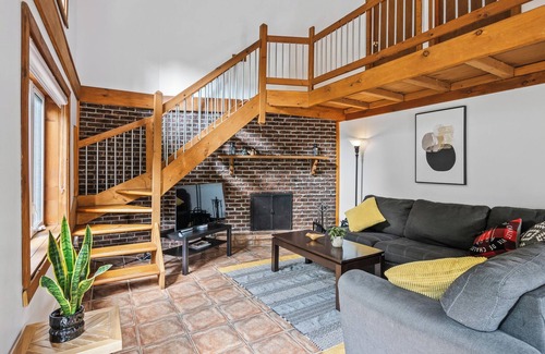 Val David Cabin | Laura: cozy comfort in Val-David, w/spa & firepit