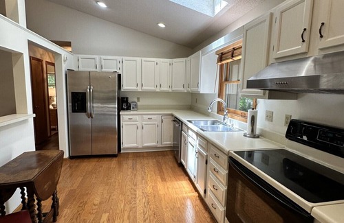 Highlands Cottage | Laurel Cottage- 3 BR/2 baths - Serenity in Highlands, NC