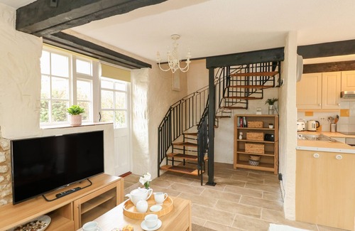 Osmington Mills Cottage | LAUREL COTTAGE, pet friendly, character holiday cottage in Osmington
