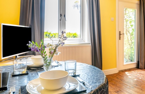Little Malvern House | Laurel Cottage - The Retreat