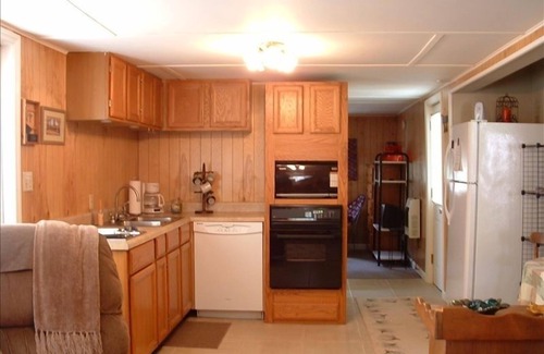 Bakersville Cottage | Laurel Creek Cottage -Creekside /Near Roan Mountain (rate includes cleaning fee)