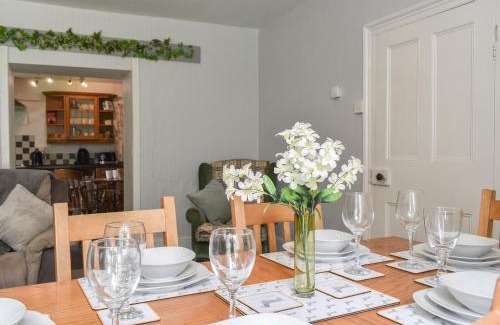 Hewish House | Laurel Farm