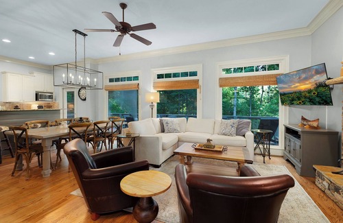 Big Canoe Cabin | Laurel Landing Lodge - Big Canoe GA