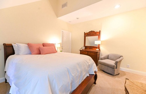 Edenton Bed & Breakfast | Laurel Room - Granville Queen Inn, Downtown Historic Edenton