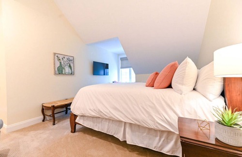 Edenton Bed & Breakfast | Laurel Room - Granville Queen Inn, Downtown Historic Edenton