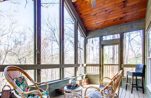 Townsend House | Laurel Valley Retreat - Pool Table & Fireplace!