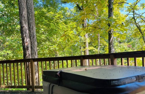 Townsend House | Laurel Valley Retreat - Pool Table & Fireplace!