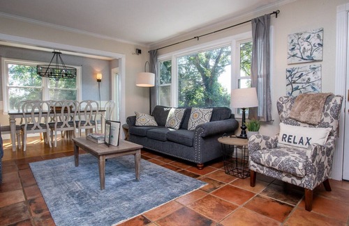 Royal Pines House | Laurel View Cottage: Asheville destination with views, hot tub. Close to restaurants and more!