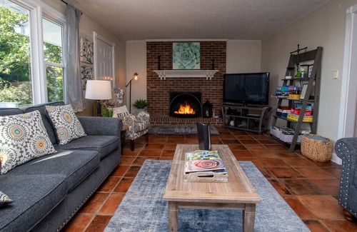 Royal Pines House | Laurel View Cottage: Asheville destination with views, hot tub. Close to restaurants and more!
