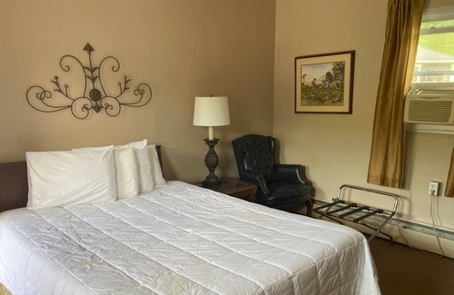 Coudersport Hotel | Laurelwood Inn & Steakhouse