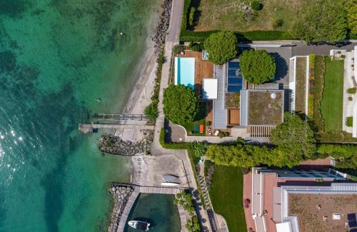 Pully Villa | Lausanne area Luxurious 4-Bedroom Villa on the Lake by GuestLee
