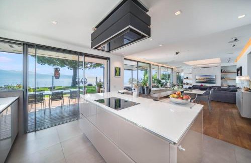 Pully Villa | Lausanne area Luxurious 4-Bedroom Villa on the Lake by GuestLee