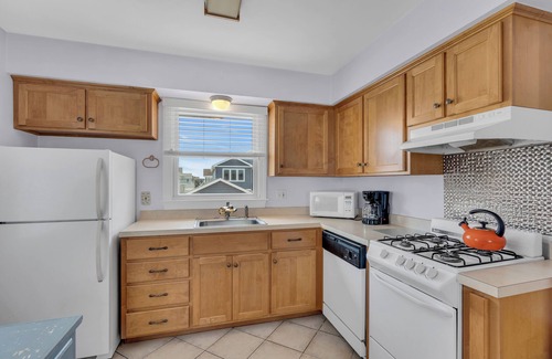 Lavallette House | Lavallette Heart of Town 2 Family Beach Block 2 Bedroom Available!