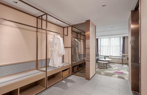 Panyu Hotel | Lavande Hotel Guangzhou Panyu Hanxi Changlong Dashi Subway Station