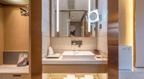 Luohu Hotel | Lavande Hotel Shenzhen Dongmen Shuibeicuizhu Metro Station