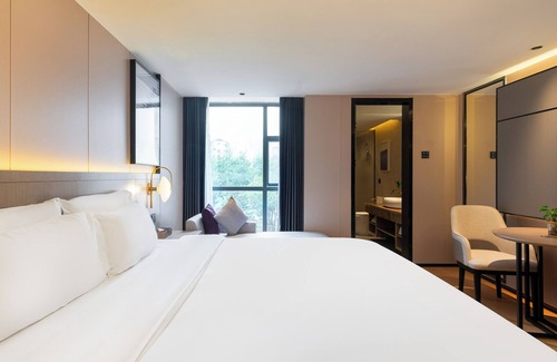 Tianhe Center Hotel | Lavande International Hotel Guangzhou TaiKoo Hui Square Shipaiqiao Metro Station Branch - Free Shuttle Bus to Canton Fair Complex During Canton Fair Period