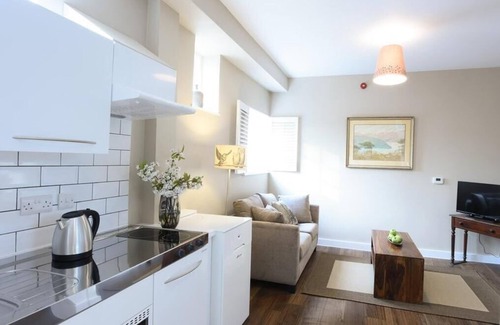 Charlton Apartment | Lavant at Woodstock Suites