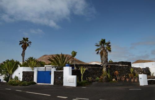 Uga House | Lavastein Bauernhaus Yazmina Mit Schönem Garten