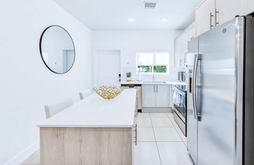 Lake Worth Corridor House | 'Lavender' at Aviara Lake Worth
