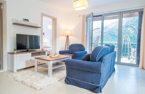 Donji Morinj Apartment | Lavender Bay Apartment