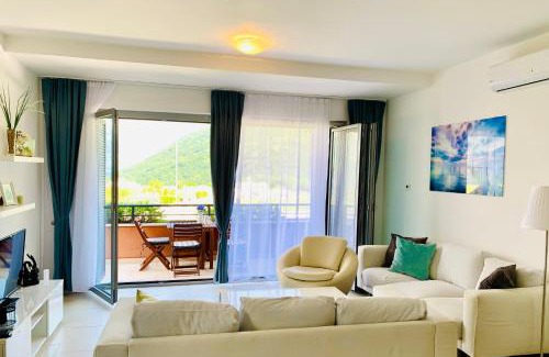 Donji Morinj Apartment | Lavender Bay Apartment B13