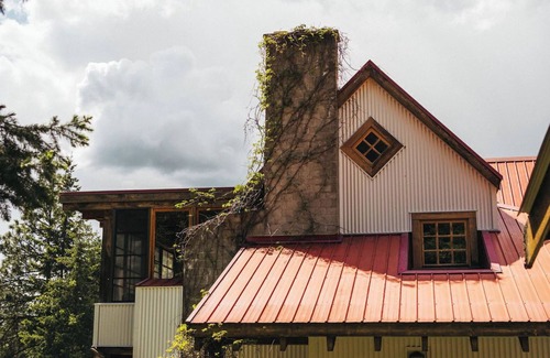 Salmon Arm Cabin | Lavender Cabin + Ski + Sauna + Group friendly in the Larch Hills + Salmon Arm