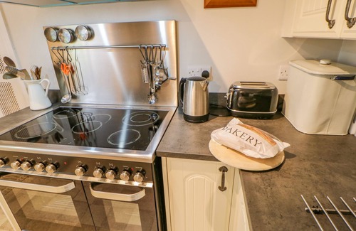 Wolsingham Cottage | LAVENDER COTTAGE, pet friendly, with open fire in Wolsingham