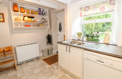 Wolsingham Cottage | LAVENDER COTTAGE, pet friendly, with open fire in Wolsingham