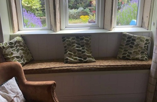 Hepworth Cottage | Lavender Cottage 18th Century Characterful Space