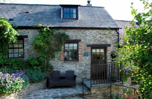 Boncath Cottage | Lavender Cottage - a cosy cottage for two (+ cot) with exceptional leisure facilities