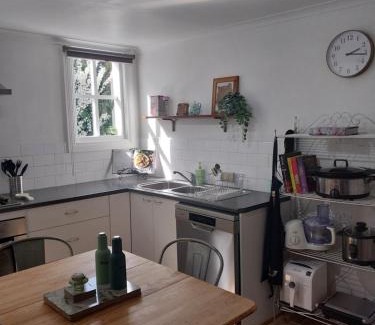 Black Hill House | Lavender Cottage - Cute, Cosy & Pet Friendly