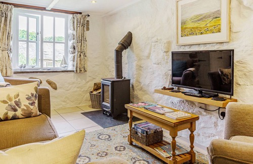 Lower Trengale Cottage | LAVENDER COTTAGE, pet friendly, with open fire in Bodmin Moor