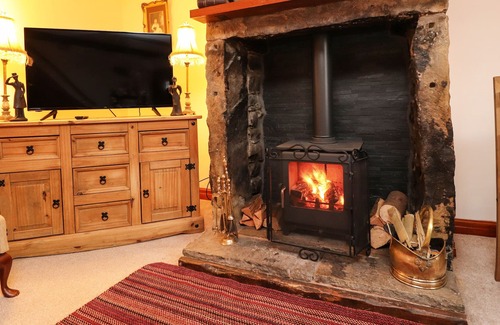 Wesham Cottage | LAVENDER COTTAGE, pet friendly, with open fire in Churchtown