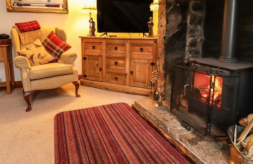 Wesham Cottage | LAVENDER COTTAGE, pet friendly, with open fire in Churchtown