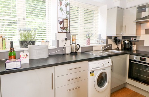 Grewelthorpe Cottage | LAVENDER COTTAGE, pet friendly, with open fire in Grewelthorpe