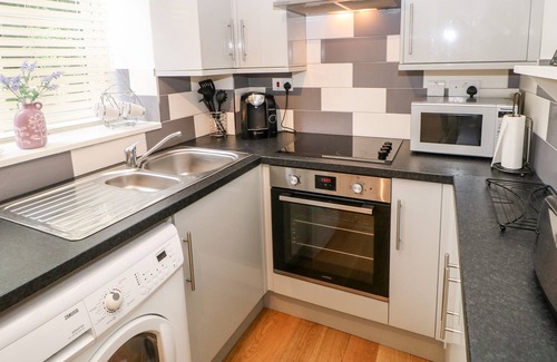 Grewelthorpe Cottage | LAVENDER COTTAGE, pet friendly, with open fire in Grewelthorpe