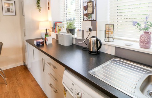 Grewelthorpe Cottage | LAVENDER COTTAGE, pet friendly, with open fire in Grewelthorpe